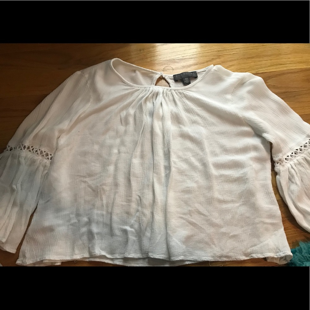White flowy 3/4 Shirt